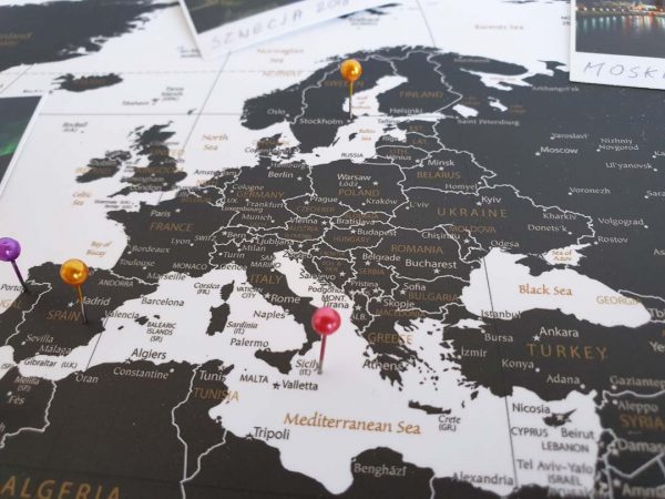 Korkowa Mapa Podróży na ścianę do zaznaczania miejsc czarno-biała